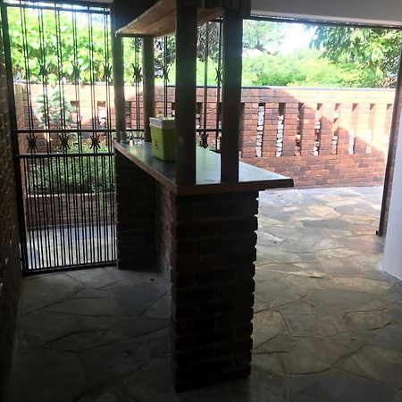 Villa 15 On Reitz Bela Bela Extérieur photo